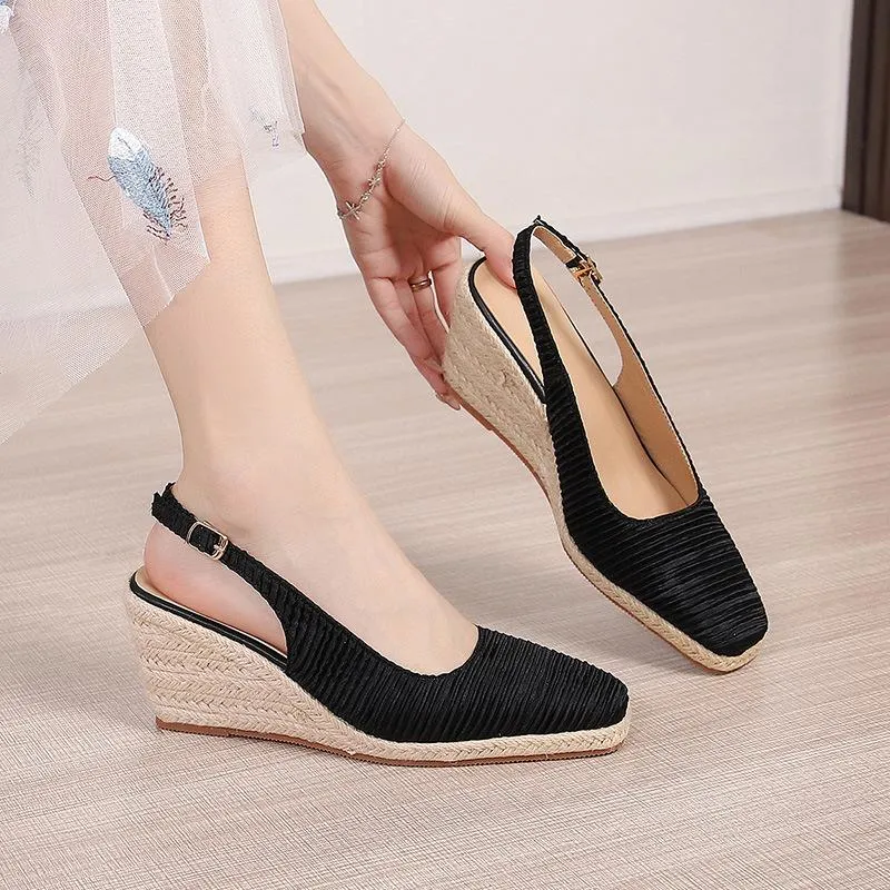 Back strap Wedge Pumps