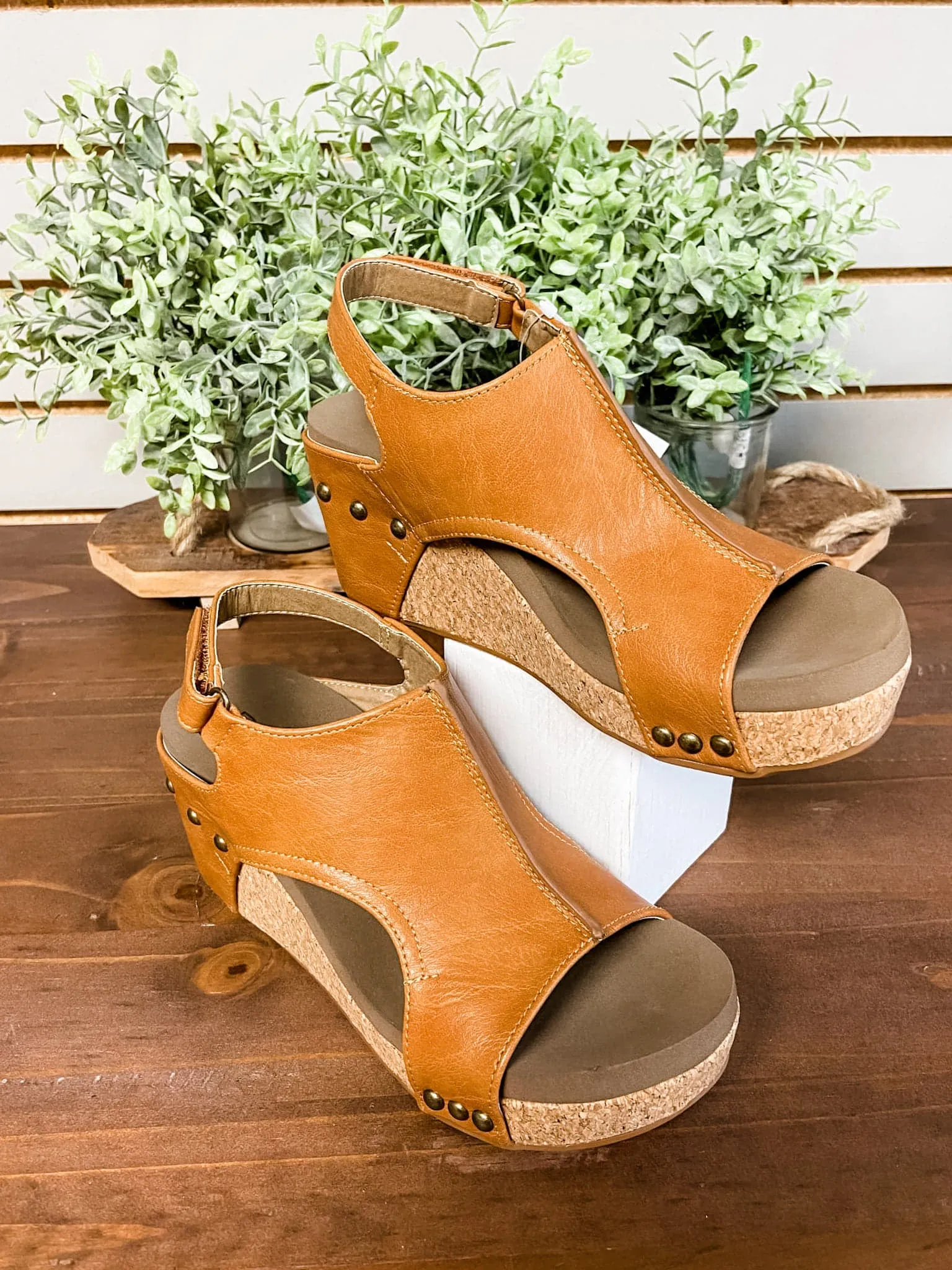 Corky's Carley Wedge - Cognac