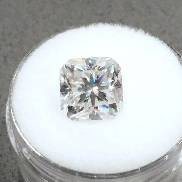 Harro Gem Square Radiant Cushion Moissanite