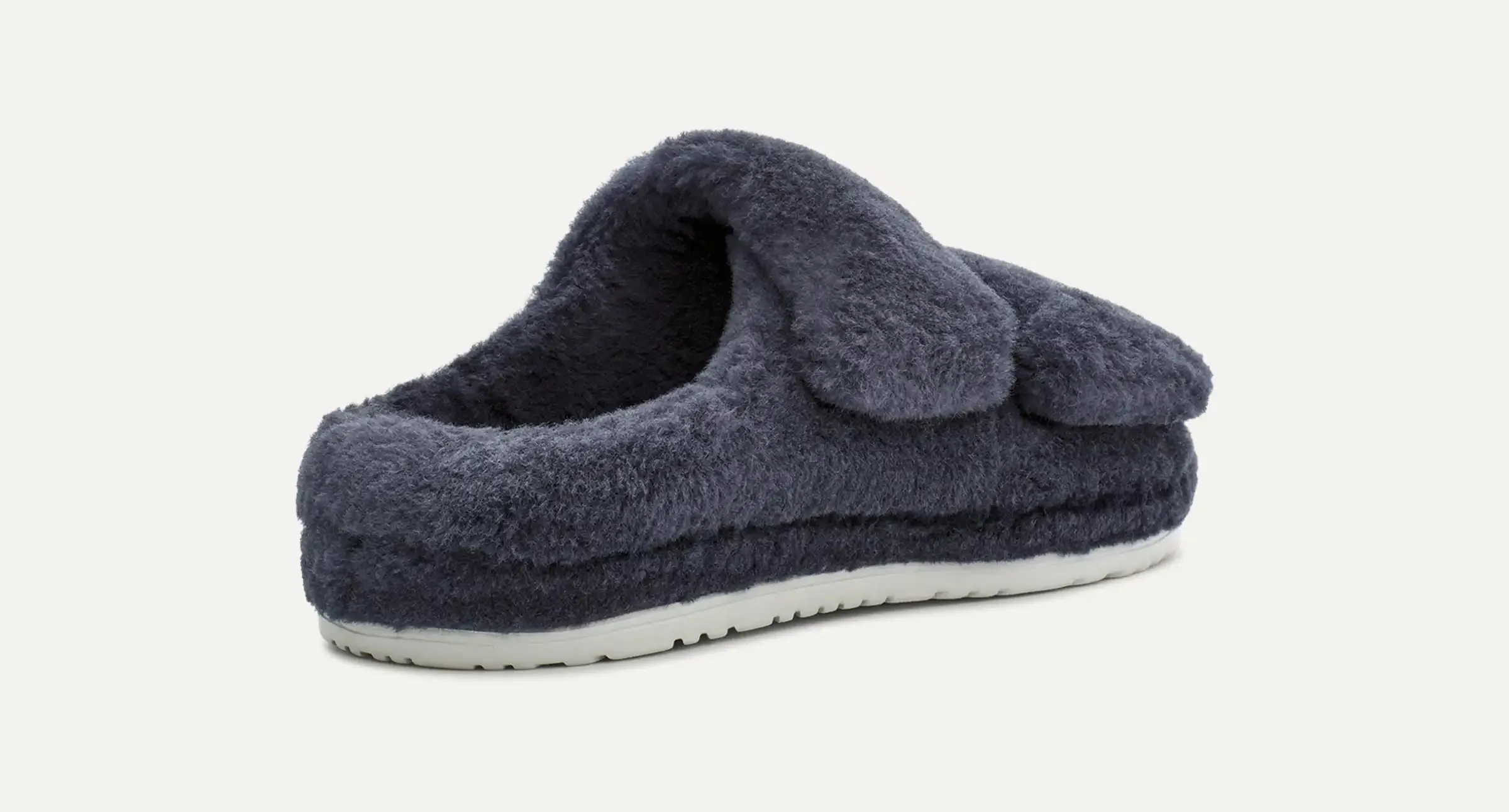 UGG - Fluff that slippers