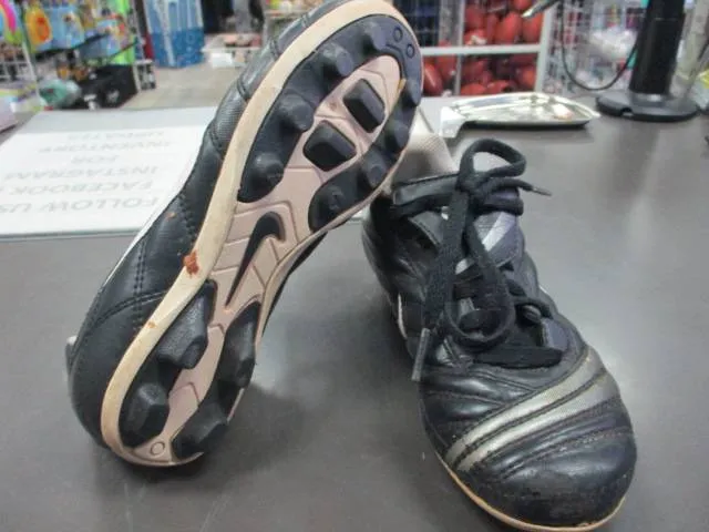 Used Nike Soccer Cleats 13.5c