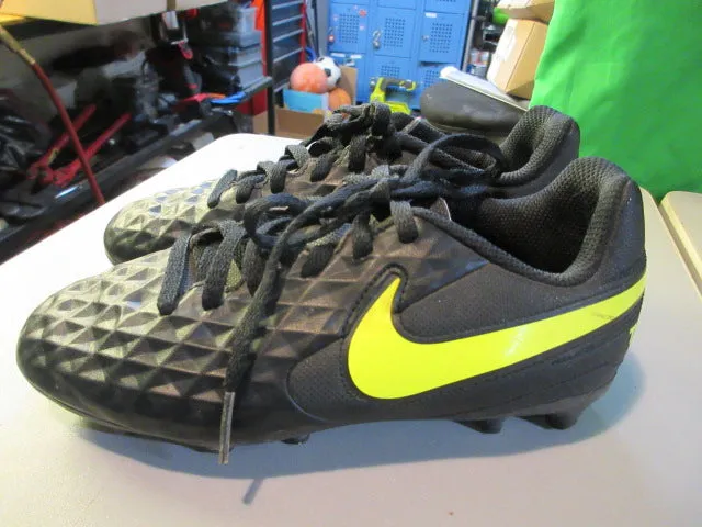 Used Nike Tiempo Soccer Cleats Size 1.5