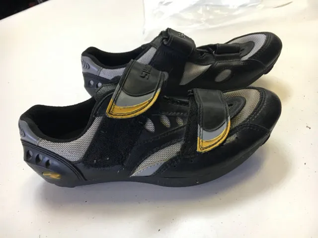 Used Shimano SPD Sr 7 Road Biking Shoes w/ SPD cleats