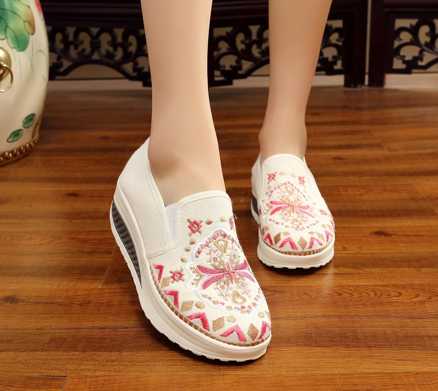 Women's Cloth Ethnic Style Embroidered Wedge Heels