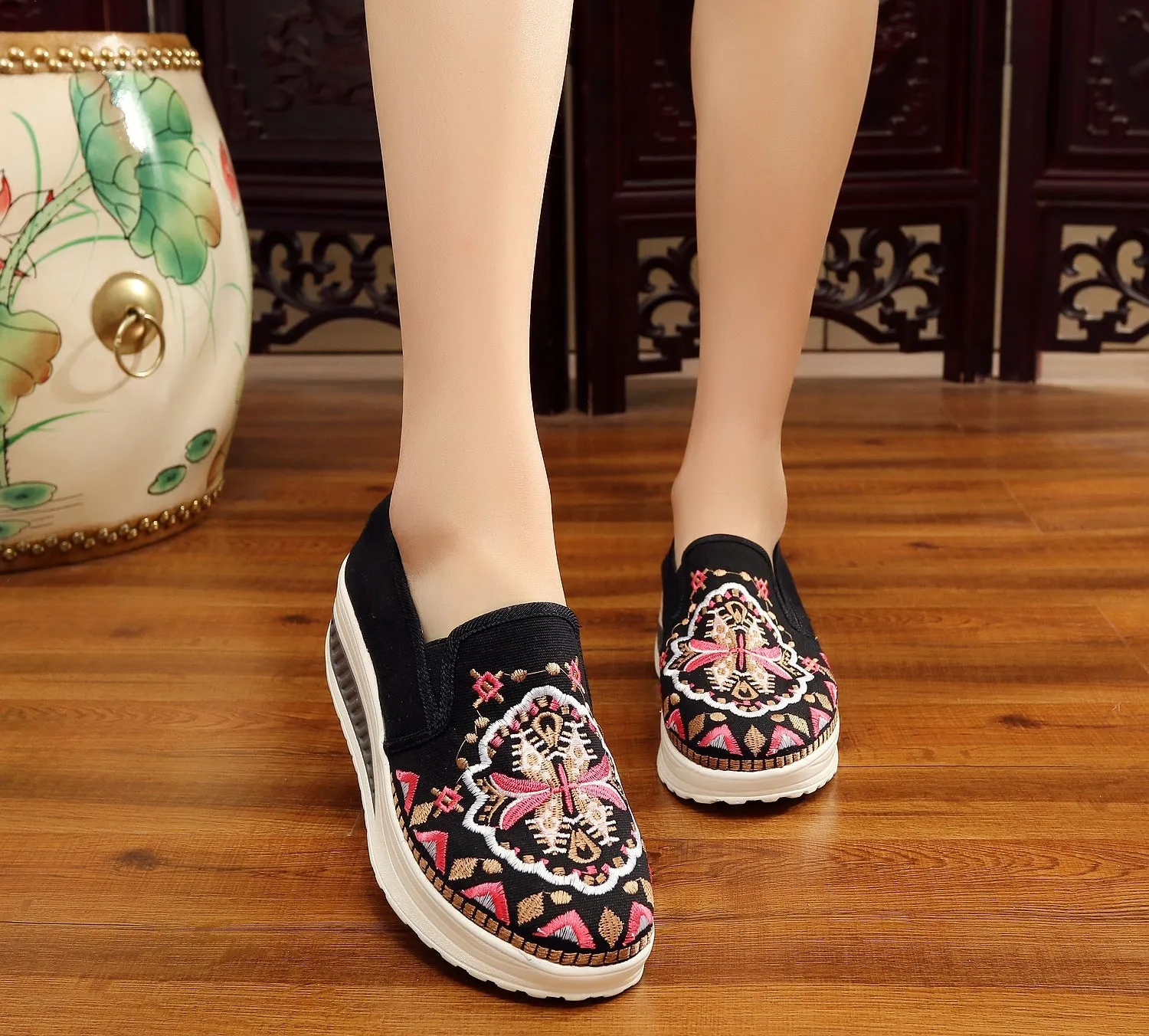 Women's Cloth Ethnic Style Embroidered Wedge Heels